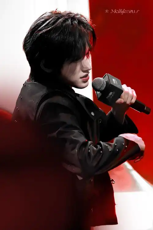 宋亚轩智族gq创意大赏##宋亚轩gq盛典##gq发了时代少年团舞台##时代