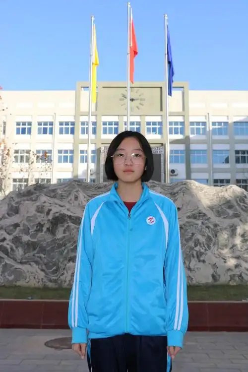 青春路上砥砺前行—新农村中学初二年级美丽中学生