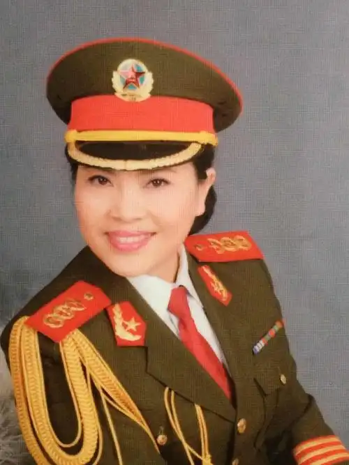 原总政歌舞团著名女中音歌唱家谢一曼