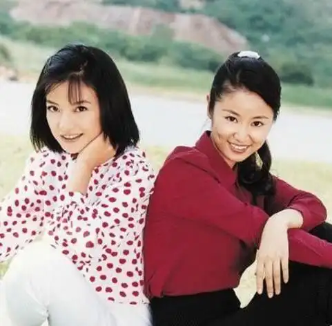 图林心如赵薇接吻照曝光留言这就是爱