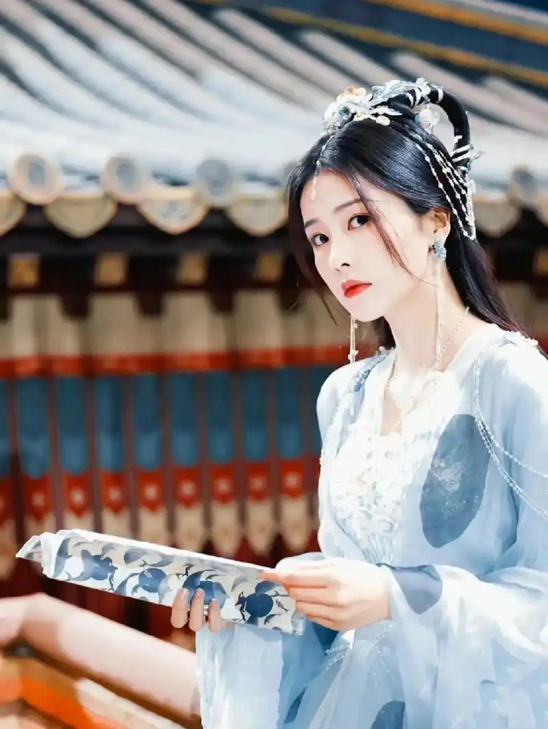 长月烬明白鹿古装头像来了9696