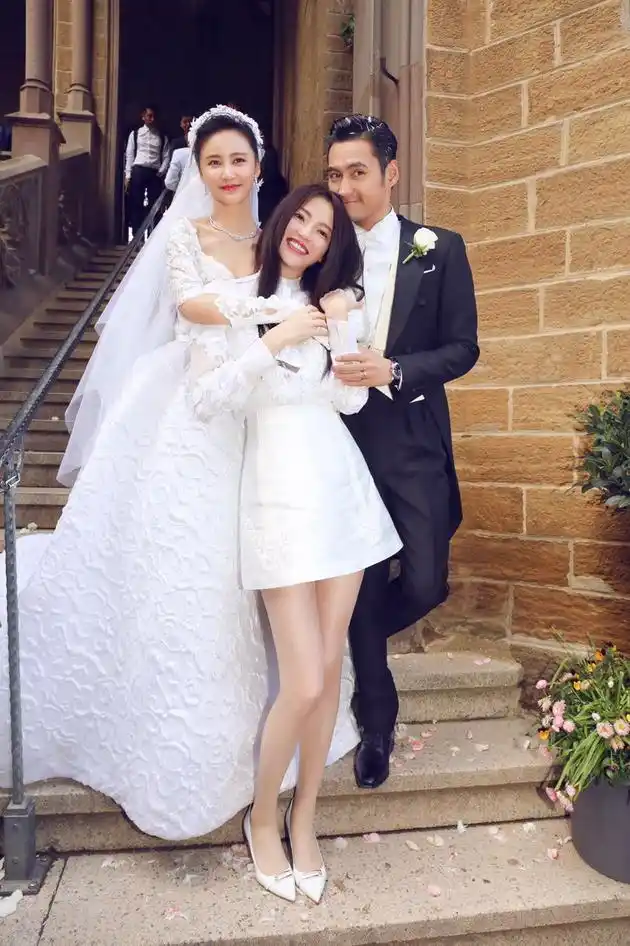 袁弘张歆艺德国大婚苏红更博忆闺蜜情