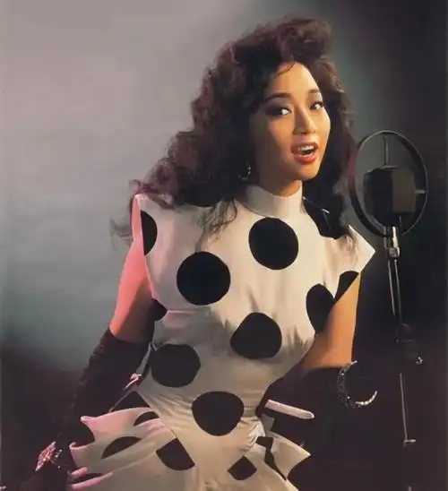 传奇歌后徐小凤:宁愿分手也不愿改变国籍,央视为她破例,周润发刘德华