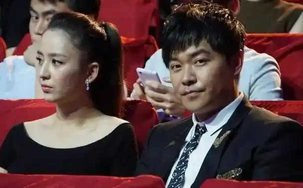 陈思诚罕带孩子外出游玩,与前妻相处氛围融洽,8岁朵朵近照很壮