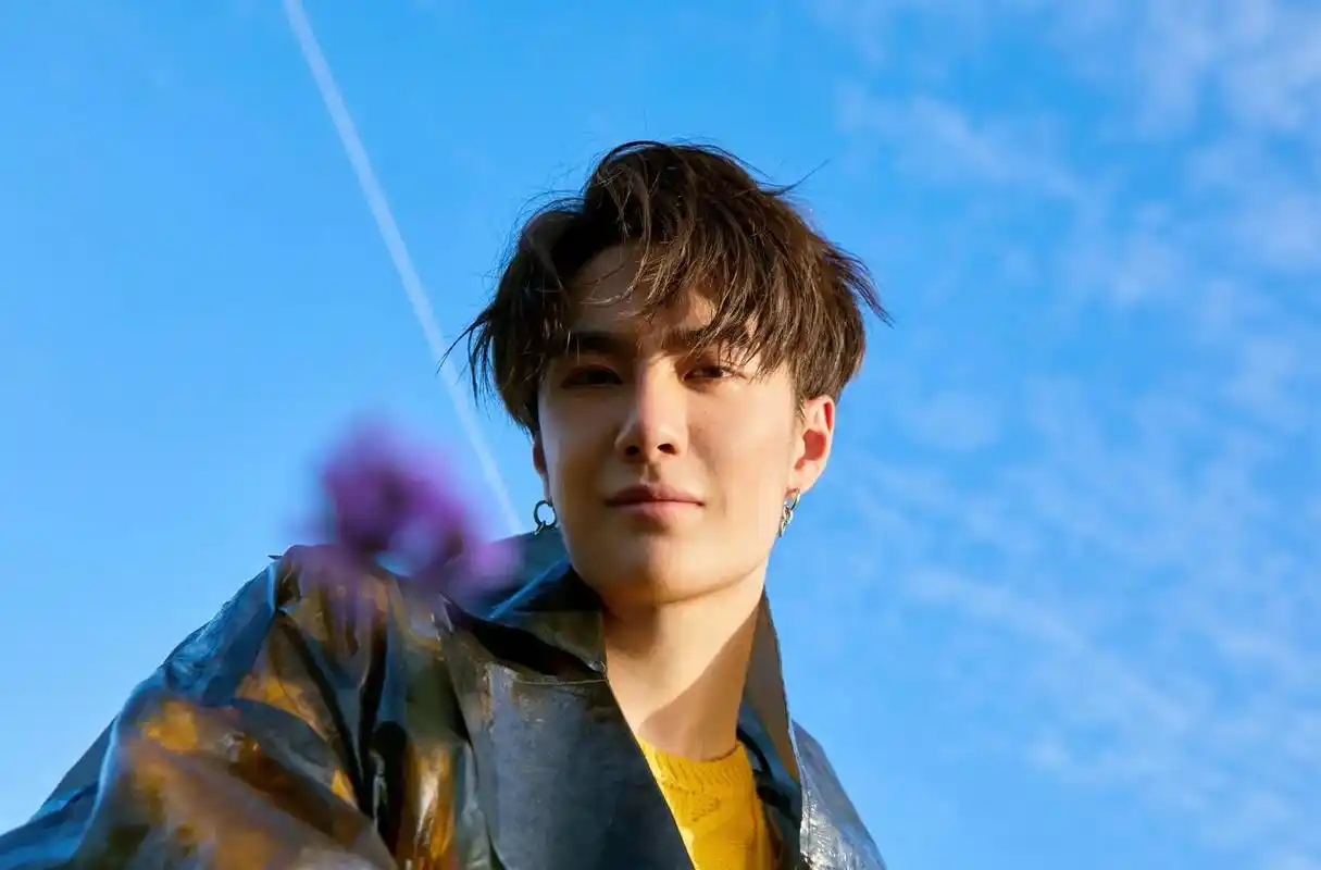 王一博电脑壁纸  帅哦!#摩托姐姐只爱王一博  - 抖音