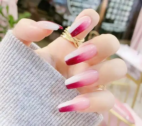 2020款秋冬流行酒红色渐变显白美甲