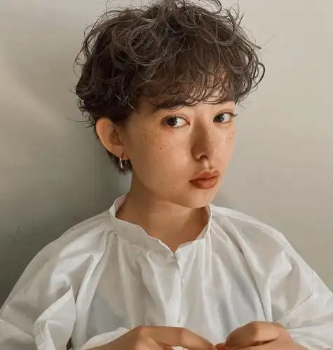 超短发烫什么卷?