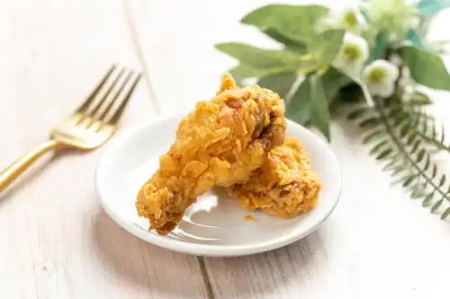 一对炸鸡翅特写 炸鸡翅