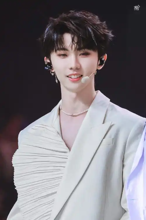 马嘉祺叁重楼暨出道四周年演唱会