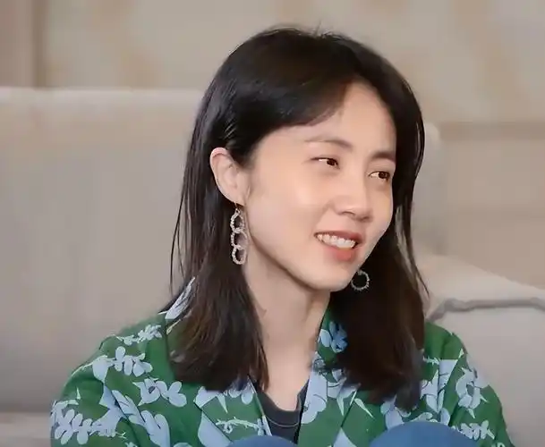 回顾演员孙莉:嫁大6岁黄磊,婚后连生三胎,今一家五口其乐融融