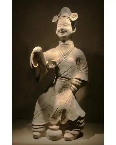 图5/四川成都六一厂出土簪花女舞俑