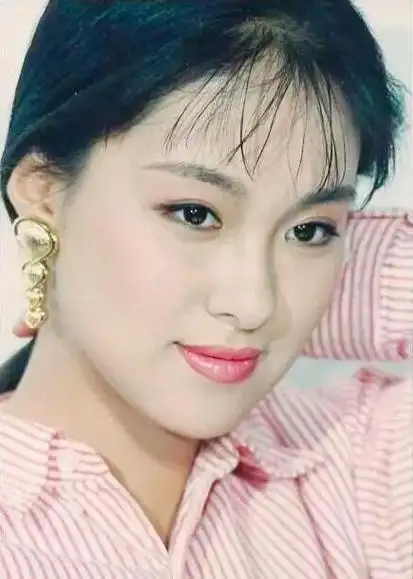 潜伏里为什么季伟民那么好抓(潜伏中余则成的三个女人