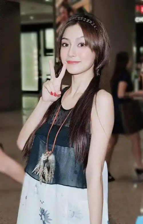 组图angelababy早期旧照胶原蛋白满满五官精致似洋娃娃