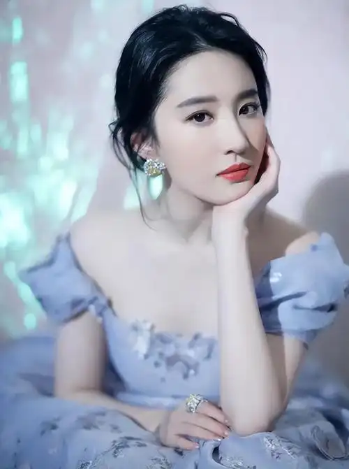 刘亦菲个人资料介绍(刘亦菲:身价百亿豪车遍地)