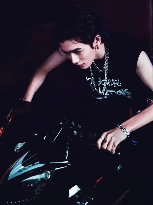 宋亚轩  #机车摄影  #帅气男孩