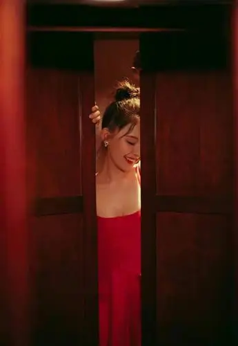 热依扎吊带红裙