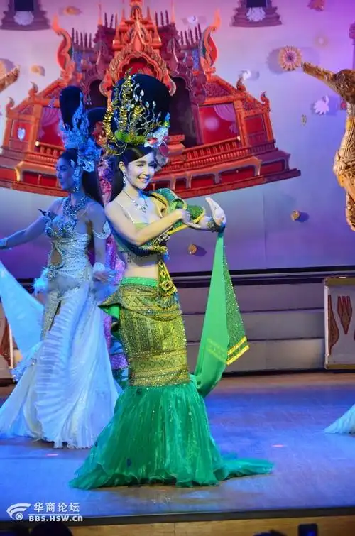 芭提雅看人妖秀表演泰国之旅