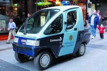 在阿根廷的布宜诺斯艾利斯,一辆步行街专用警察巡逻车(见图)在巡逻.