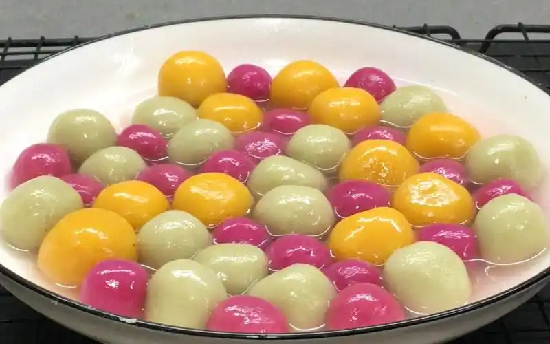 过年了,教你彩色汤圆的做法,步骤简单,色彩鲜艳明亮,软糯甜香