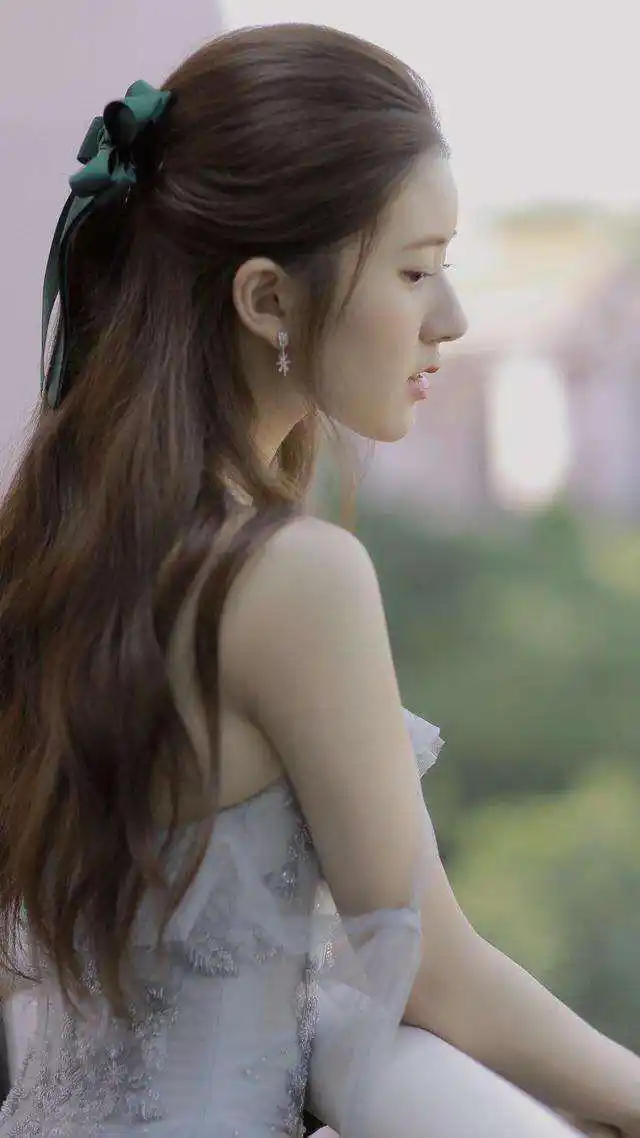 正脸好看但是侧脸太丑的女明星,她们的颜也是有硬伤的