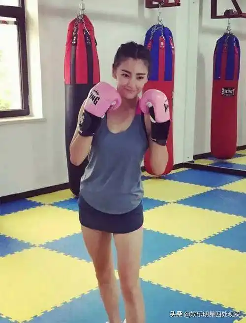 张雨绮健身房晒美照,锻炼成效让人羡慕了_瑜伽_身材_自律