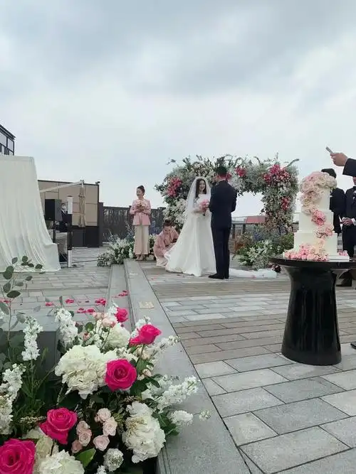 朱珠3月18日在北京举办婚礼 丈夫为圈外人