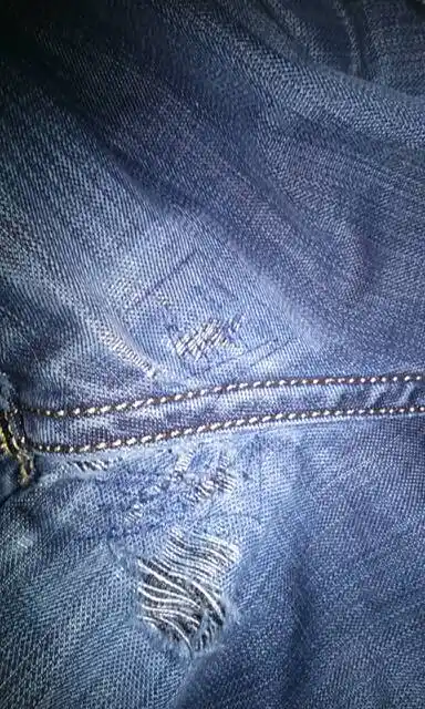实在不懂,求网友分析原因,为什么我的牛仔裤会破成这样,不知不觉变成