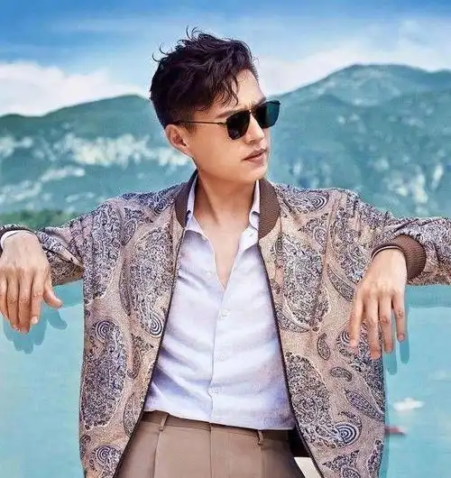 我又设计了一组男生的方块脸造型头像