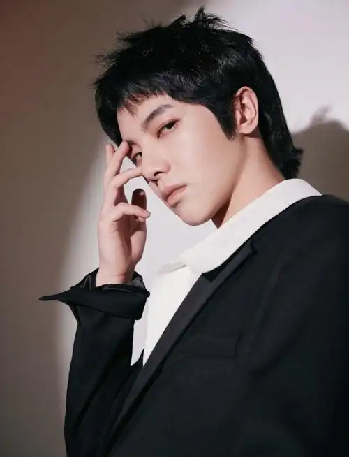 华晨宇超话恭喜歌手@华晨宇yu获得2020腾讯娱乐年度盛典「年度男歌手