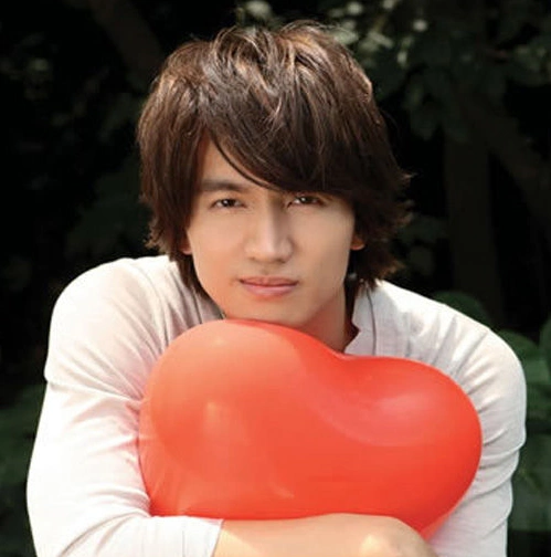 林志玲结婚后言承旭剪了16年长发颜值甩某日本男星一条街