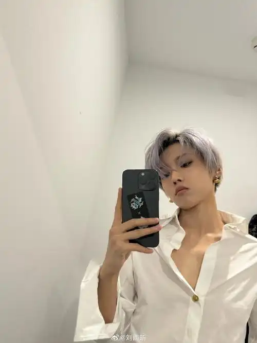 刘雨昕深v白衫##刘雨昕深v白衫好a