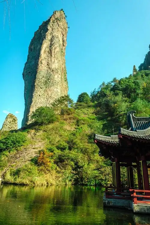 灵峰景区的壮观自然景观