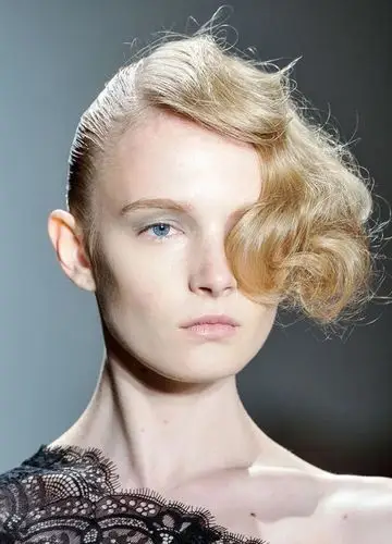 欧美女士个性复古卷发图片,卷发图片,发型图片