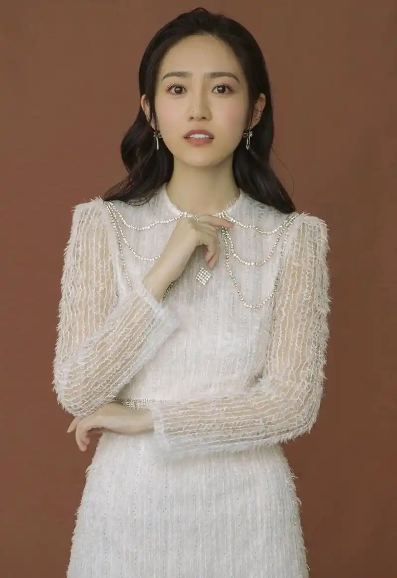 "美少女"汤梦佳:清纯靓丽,甜美迷人