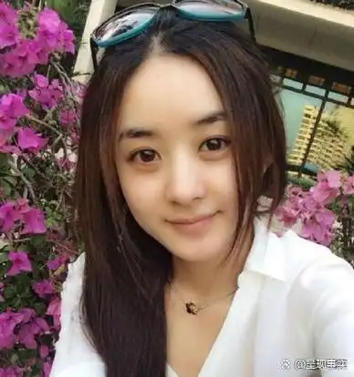 赵丽颖素颜照,她圆圆的脸给人很亲切的感觉特别可爱