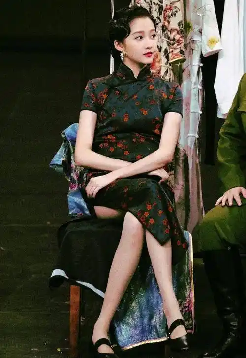 angelababy穿旗袍录《王牌》,和关晓彤现场pk,一个比一个时尚_女性