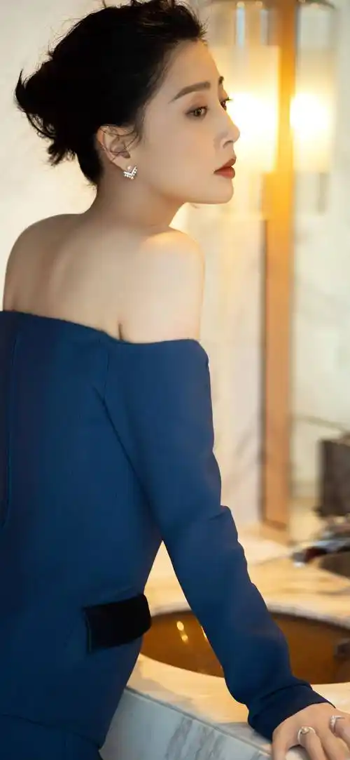 殷桃,本名yin tao,是中国内地著名女演员.