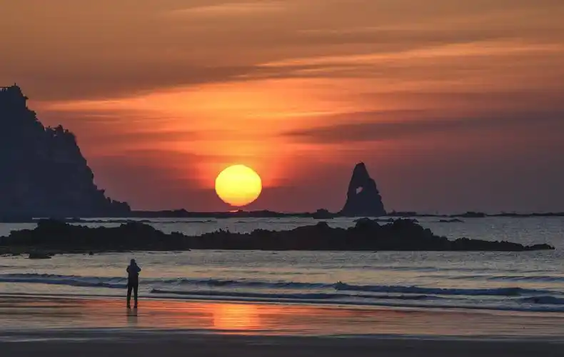 东方红,太阳升～2021.02.08—09～拍自石老人海边