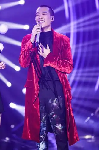 《歌手》突围赛制残酷 耿斯汉凭《你的一生我只借一晚》引热议