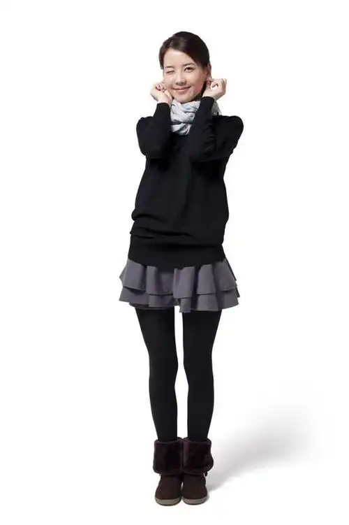 东方人,成年人,一个人,站,微笑,竖图,白色背景,正面,毛衣,裙子,时尚