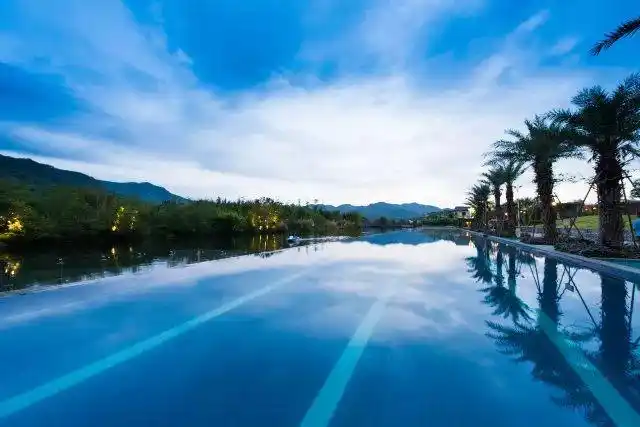 2大1小799享五星水底山温泉别墅!含海鲜自助 水上乐园!