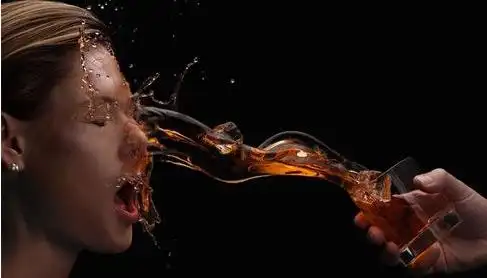 给人泼冷水是种什么心态!"扫兴"英文咋说?