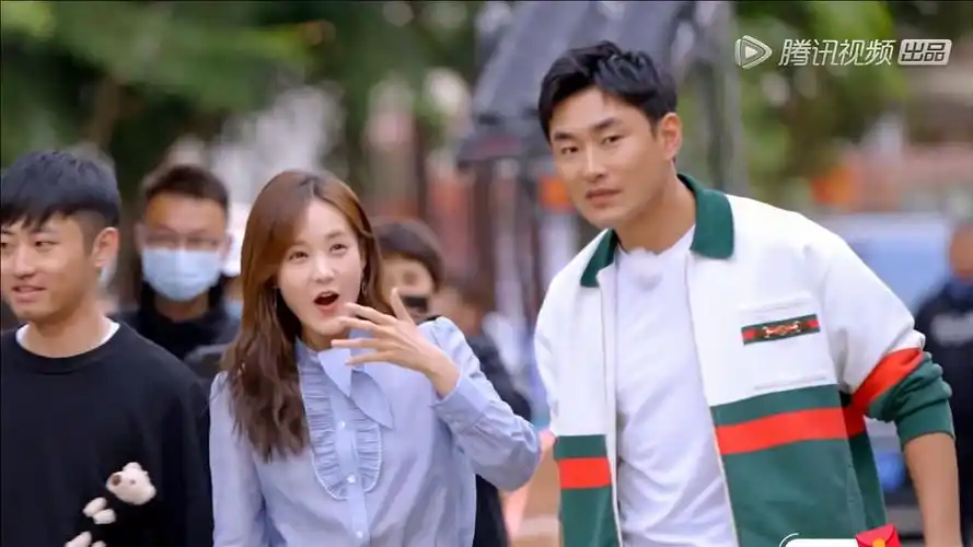 王彦霖探班李一桐看到王彦霖准备的惊喜后李一桐激动到语无伦次