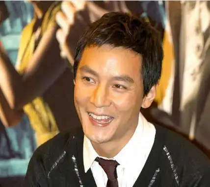 吴彦祖跟很多大牌明星都有接触,其中包括成龙 周润发 刘德华等等庹