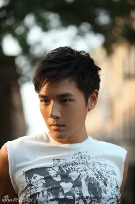 霍政谚,中国内地男演员,1982年6月28日出生于辽宁丹东.