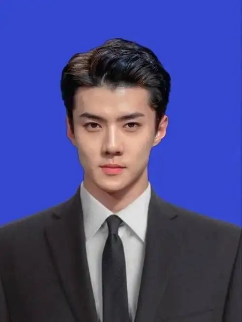 一组世勋证件照