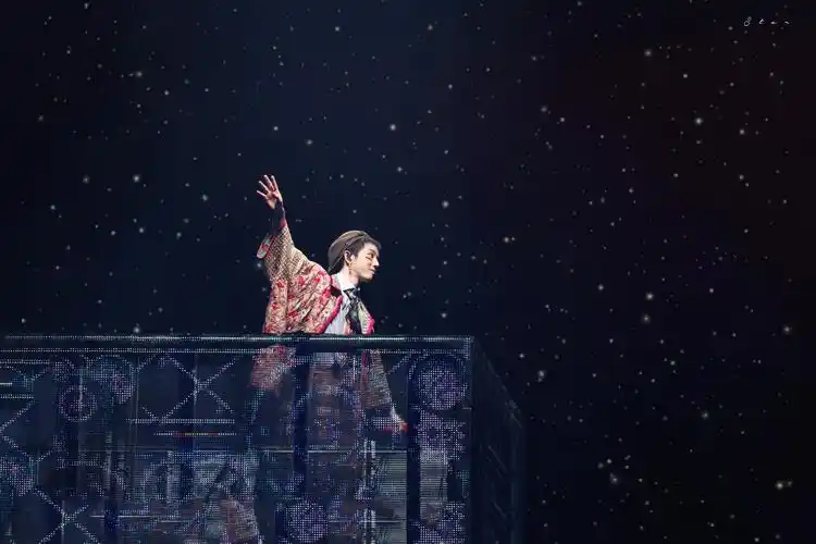 华晨宇-2019火星演唱会-飞船里摇啊摇～ - 堆糖,美图壁纸兴趣社区