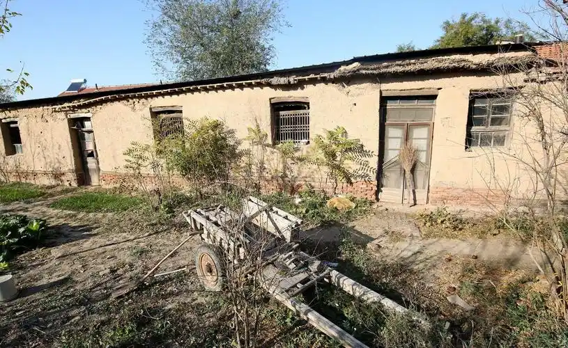 农村老人今年92岁留下了老物件上辈人留下的老照片要永远珍藏了