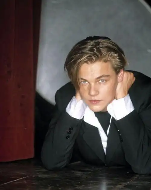 盘点4款男神小李子的经典中长发发型冬天就别再剪寸头了吧