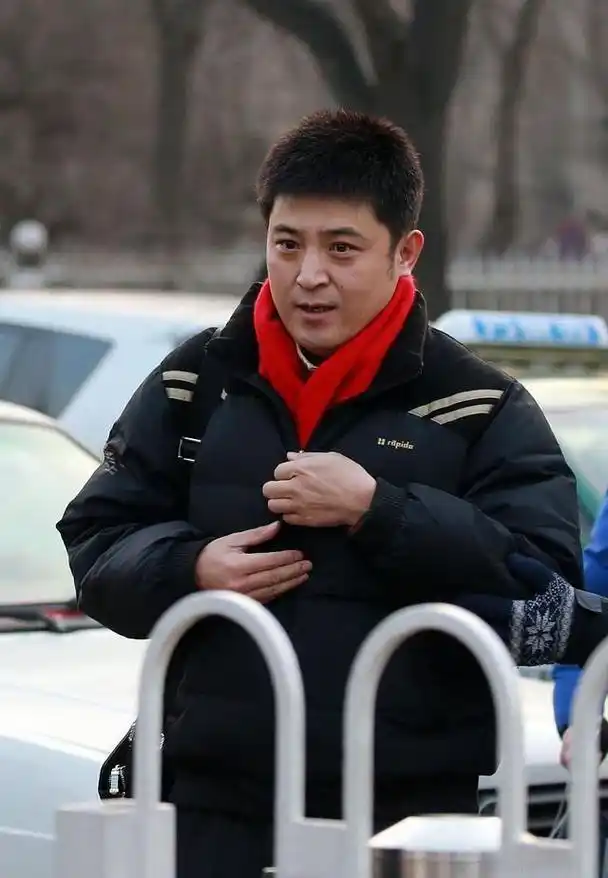孙涛:春晚常客背后的奋斗与坚守 孙涛是小品界备受争议的人物,但他却